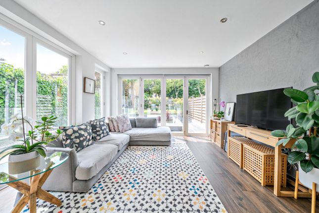 3-bed flat on Flat 1, Gable House, 30, Woodborough Road, Putney, London, £900,000