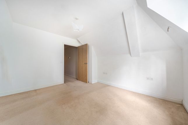 Flat 70, The Cloisters, 83, London Road, Surrey photo 4