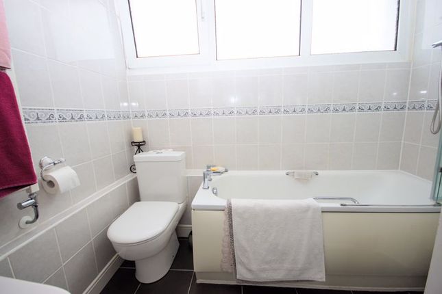 Flat for sale in Elmore Avenue, Lee-On-The-Solent