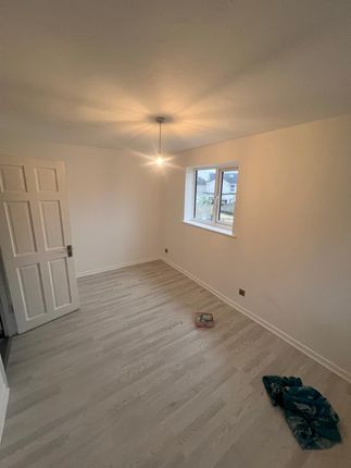 45, Holden Close, Dagenham photo 3