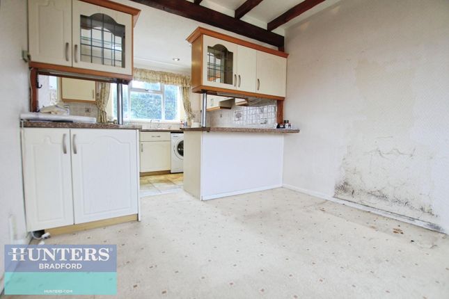 3, Tyersal Court, Bradford photo 4