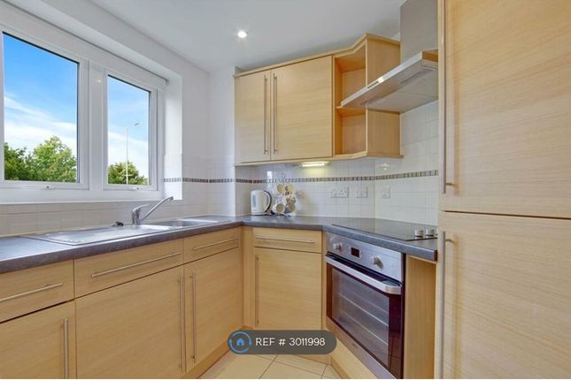 Eadhelm Court, Penlee Close, Edenbridge photo 2