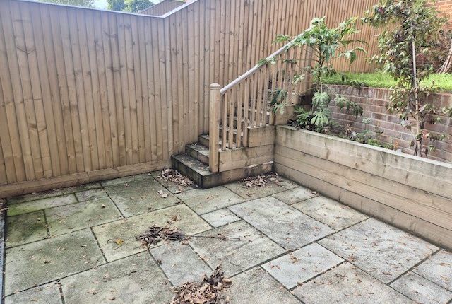 9, COULSDON photo 5