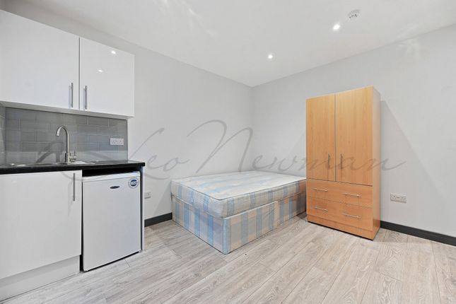 Room 2  HMO, Dafforne Road, London photo 4