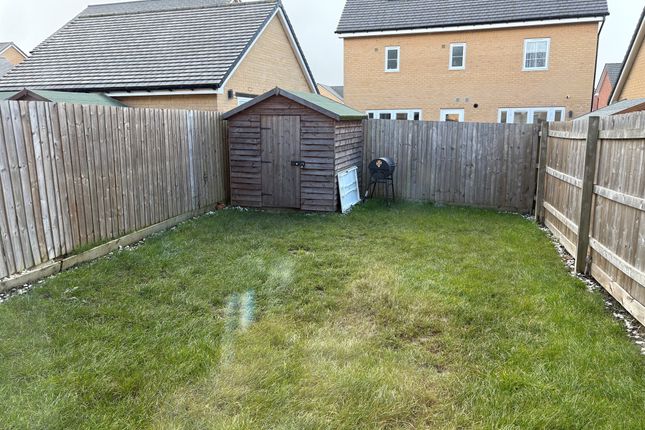 6, Wells Grove, Milton Keynes photo 3