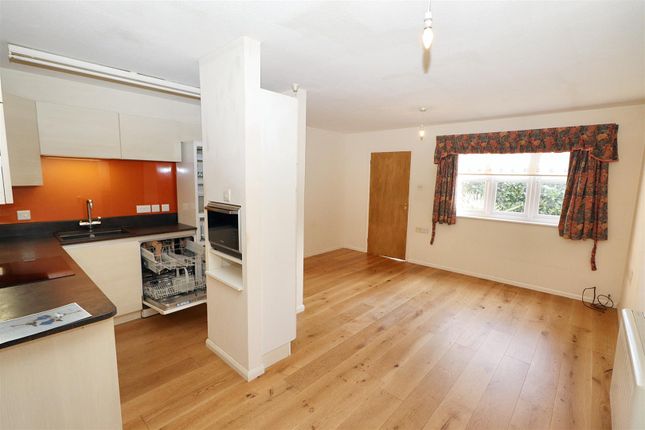 1-bed flat on 6, Church Walk, Bushey, £225,000