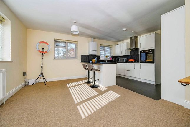 2b, Fern Way, Watford photo 4