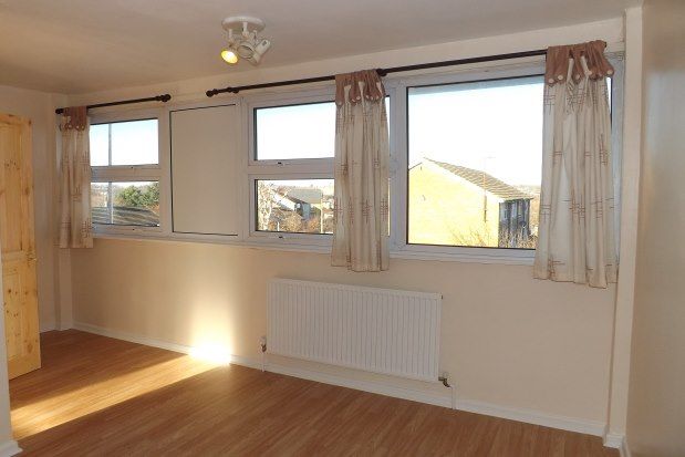Town house to rent in Lamorna Close, Luton