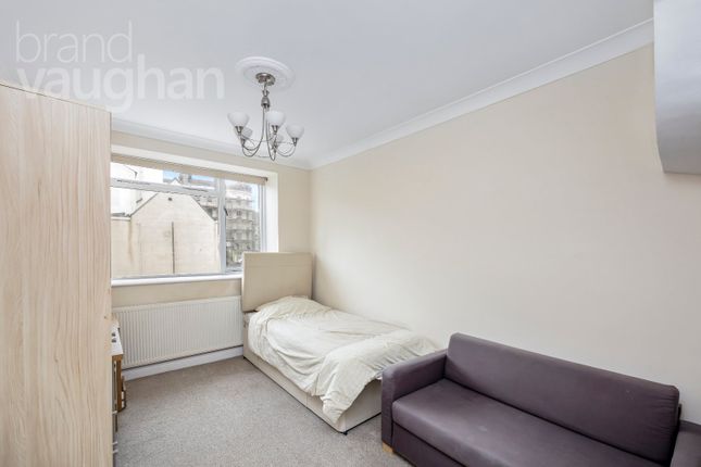 Flat 3, 11, Chesham Place, East Sussex photo 3