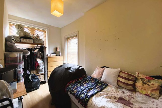 Flat for sale in Overcliffe, Gravesend