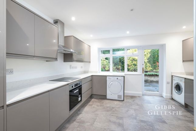 Cheyne Close, Buckinghamshire photo 2