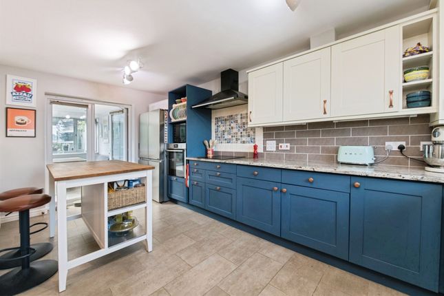 8, Flax Meadow Lane, Axminster photo 4