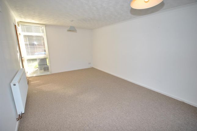 Churchill Avenue, Northampton photo 4