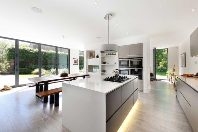 Longcross Road, Chertsey photo 4