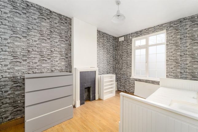 Flat for sale in The Green, Ealing