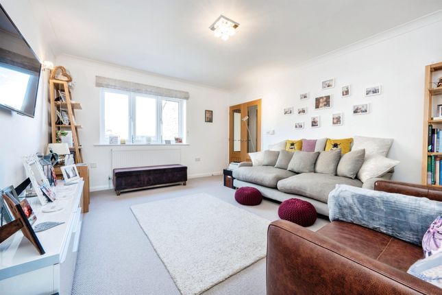 64, Bryants Acre, Aylesbury photo 3