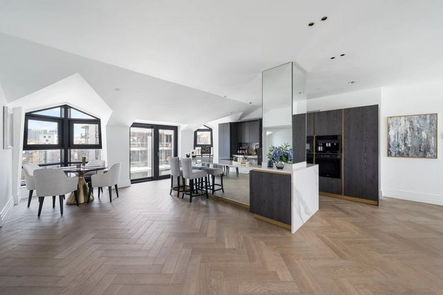 3-bed flat on Flat 7.1, 50, Kensington Gardens Square, London, £34,996/mo