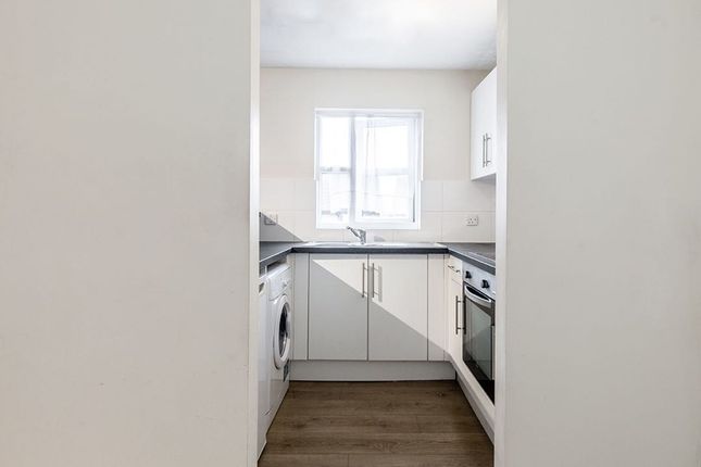 69 Ash Walk Sudbury Avenue, London photo 3