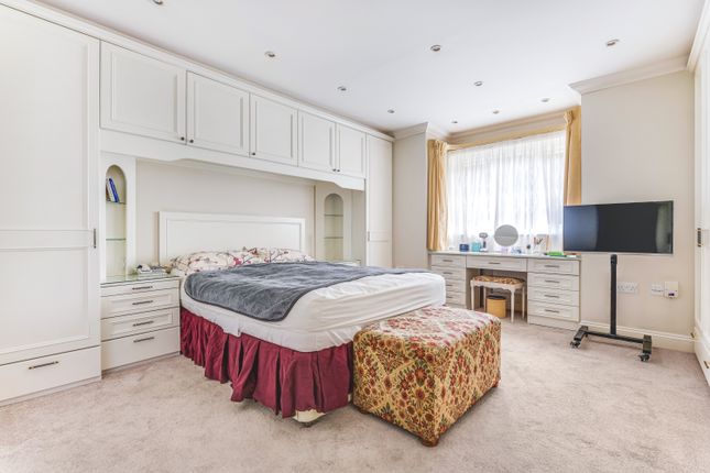 Flat for sale in Willowcroft Lodge, Palmers Green