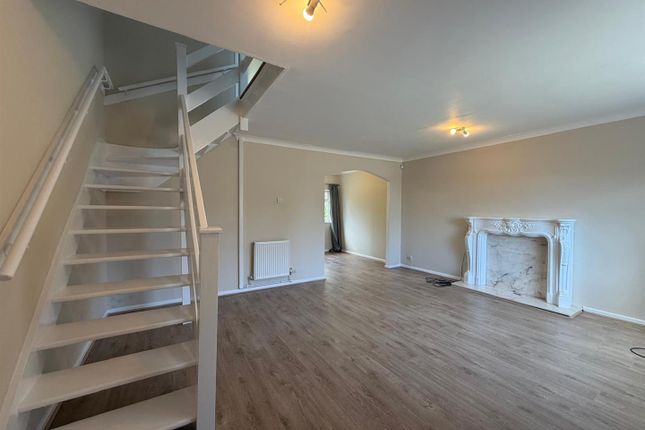 6, Halford Drive, Manchester photo 3