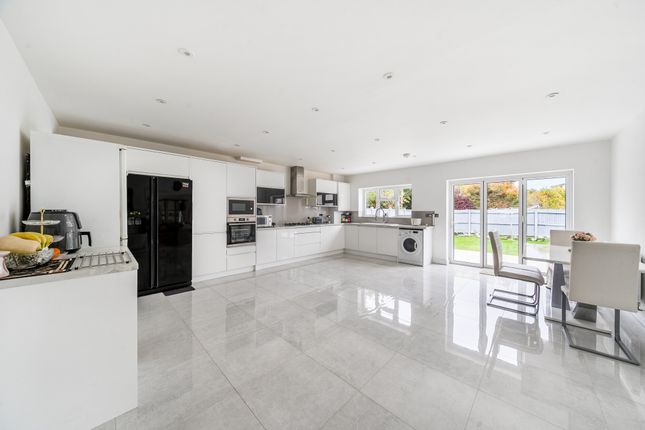18, Drakes Drive, St. Albans photo 3