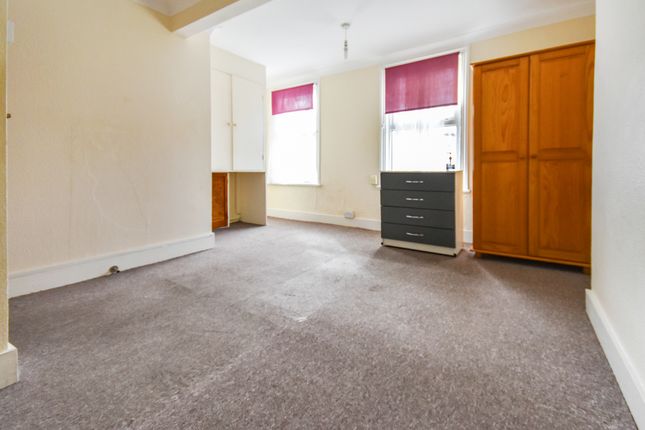 Terraced house for sale in Chatham Street, Reading
