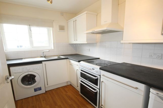 81, Station Road, Princes Risborough photo 2