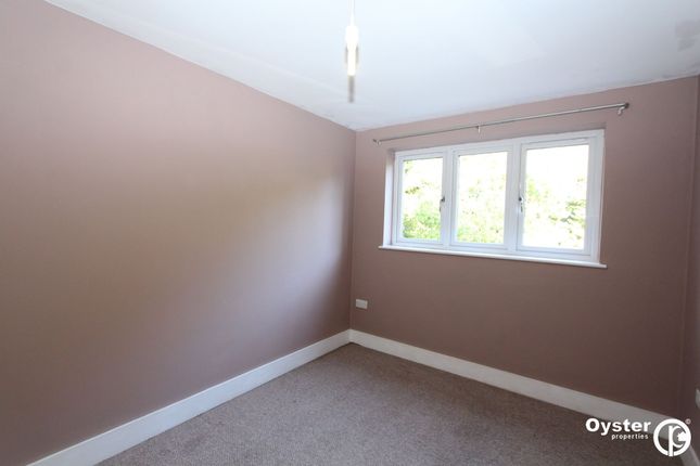 7 Romilly Drive, Watford photo 4