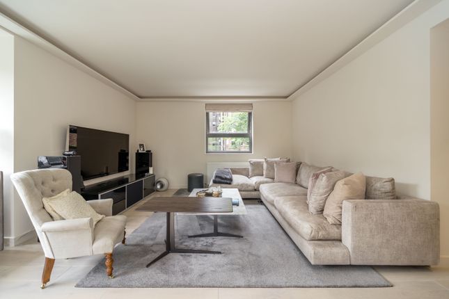 Flat 2, Serlby Court, 29, Somerset Square, London photo 3