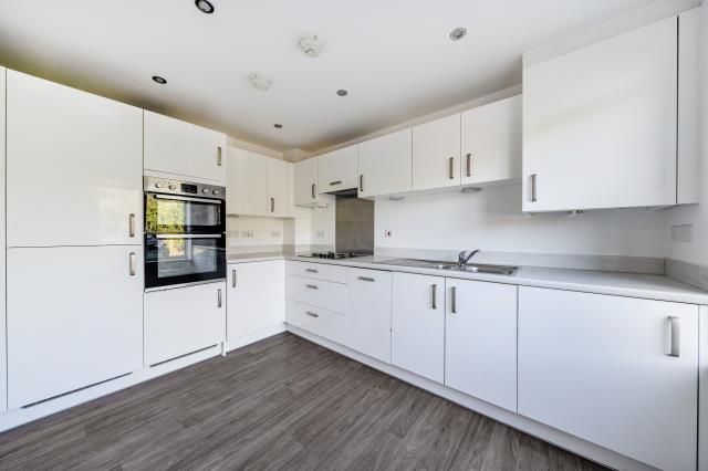 35, Axtell Way, Weston Turville photo 2
