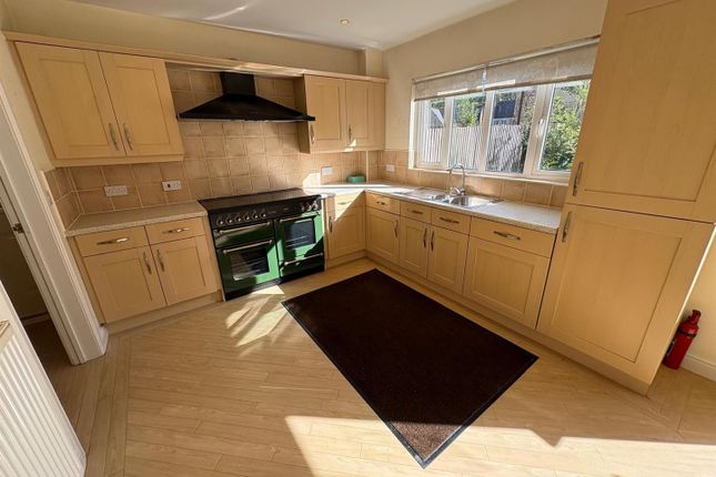 14, Glenholme Park, Bradford photo 2