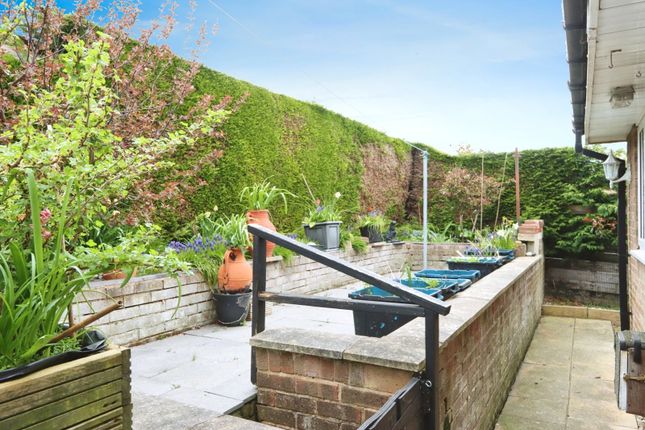 10, Brookside Close, South Yorkshire photo 4