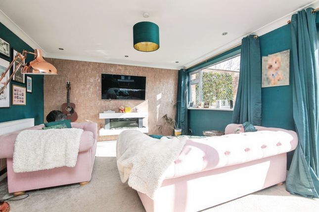 50, Cedarhurst, West Midlands photo 2