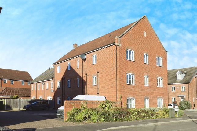 Thumbnail Flat for sale in Waterfields, Retford