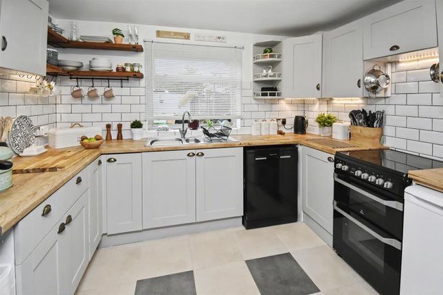 54, York Road, Corby photo 2