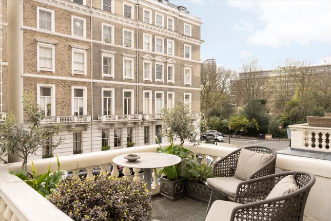 Flat for sale in Queen's Gate Place, London