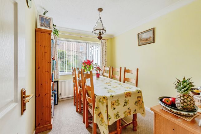 1, Pegasus Way, East Grinstead photo 3