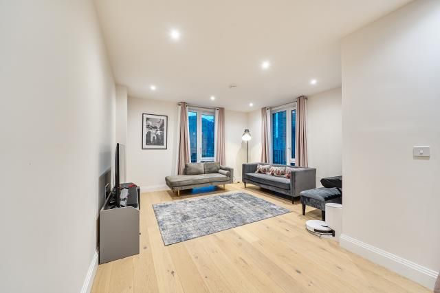 Flat 3 Wrest House, 27, Inglis Way, London photo 3