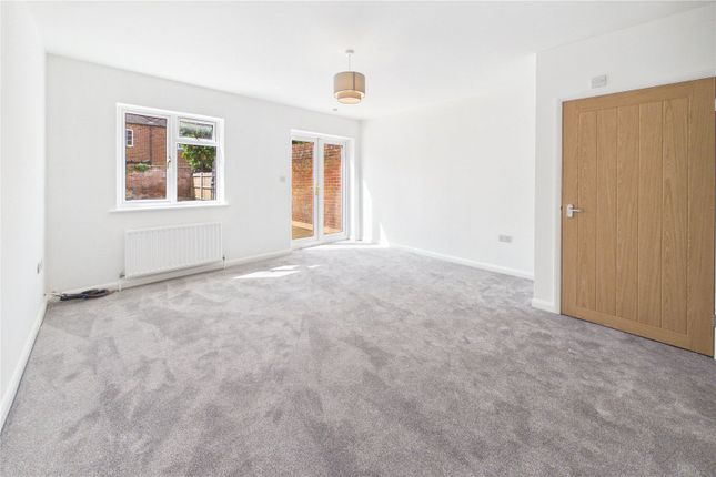 37 Wentworth Court,, Stroud Green, Berkshire photo 4