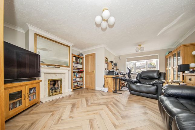 41, Grantham Crescent, Ipswich photo 4