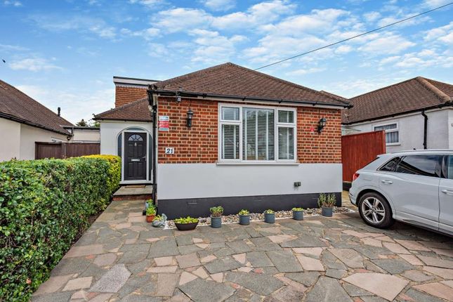 Bungalow to rent in Woodford Crescent, Pinner