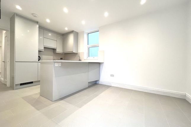 2-bedroom garden maisonette, Wordsworth Avenue, Greenford, UB6 9AB photo 5