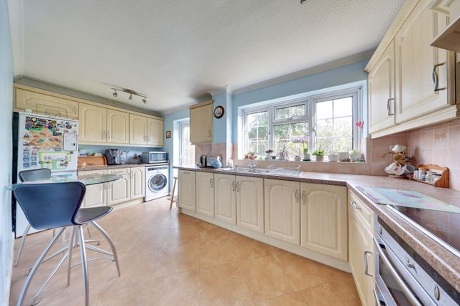8, Burlington Close, Orpington photo 3