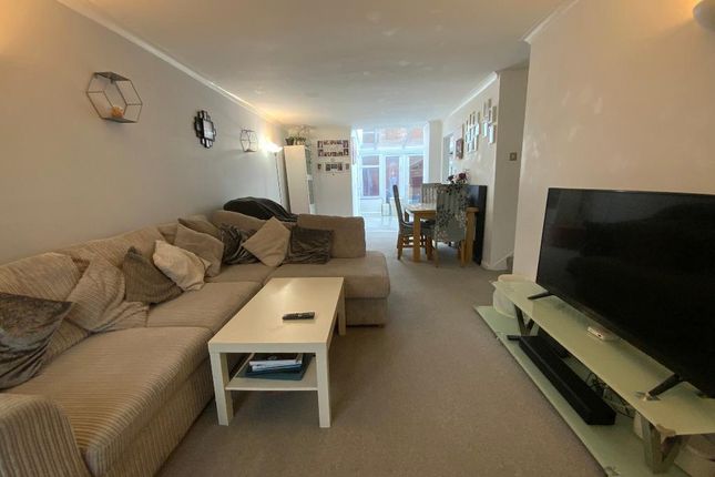 3 Tangmere Crescent, Hornchurch photo 3