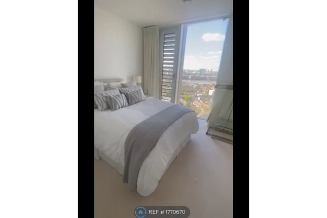 Flat to rent in Ontario Point, London