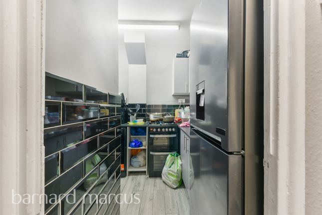 Flat for sale in Union Grove, London