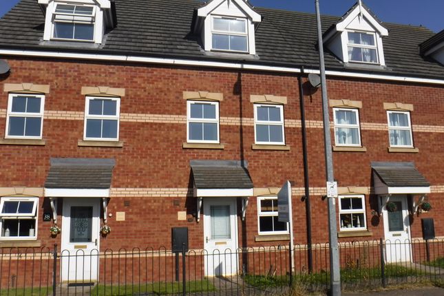 Thumbnail Town house to rent in Birch Drive, Scunthorpe