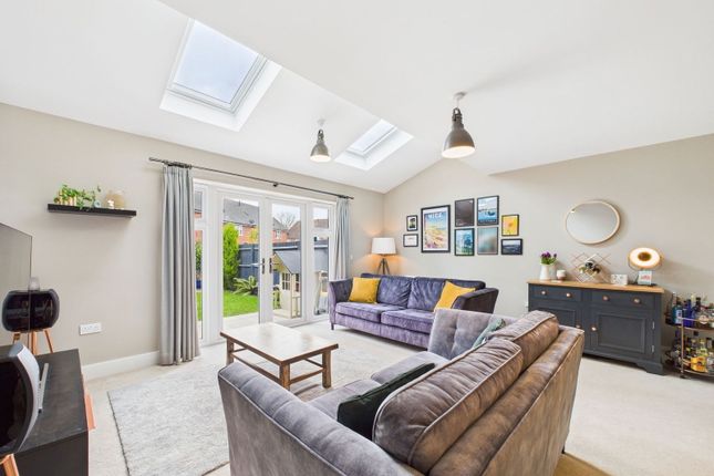 54, Chessall Avenue, Horsham photo 2