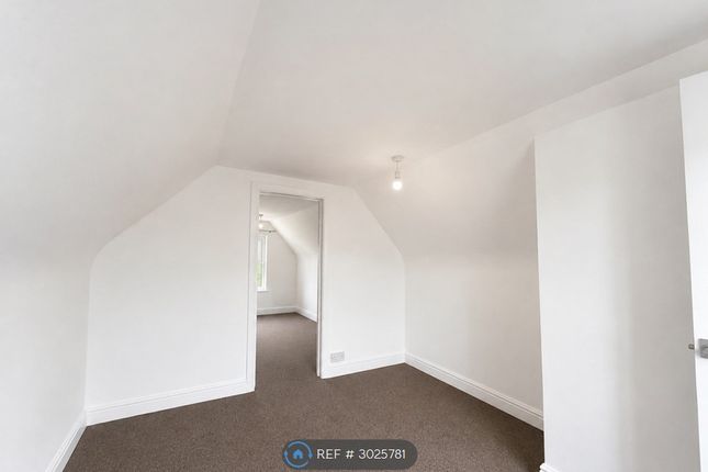B Chigwell Road, Woodford Green photo 4