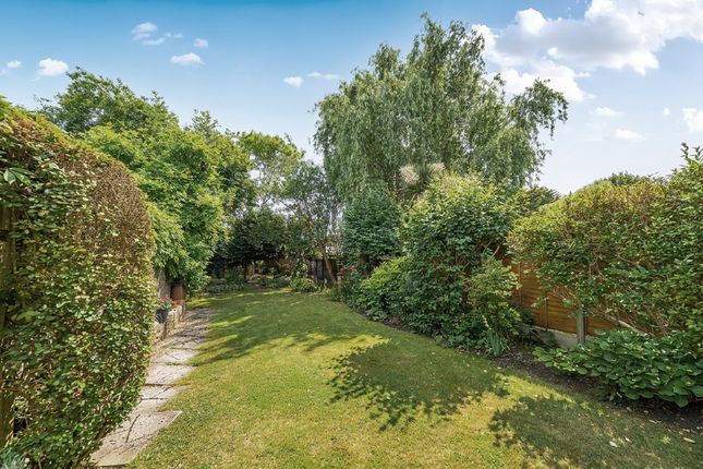Lyndhurst Avenue, Lyndhurst Avenue, Mill Hill photo 3
